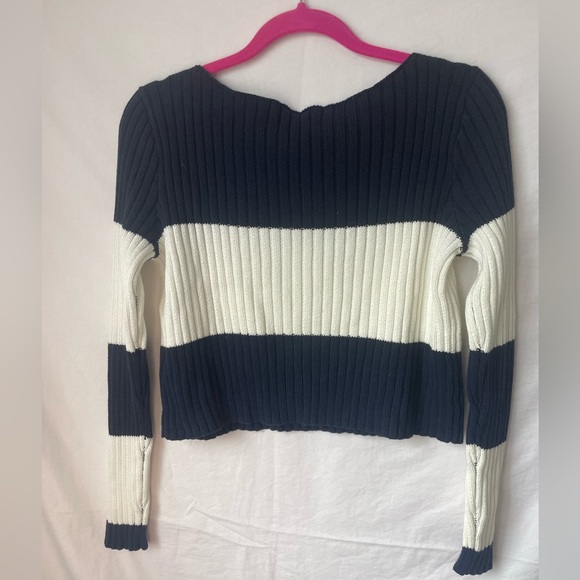 NWT AERIE knit sweater. In perfect condition. No rips tears, or stains. - Picture 5 of 7